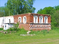 Следующий дом в Шуварово-развалины.
